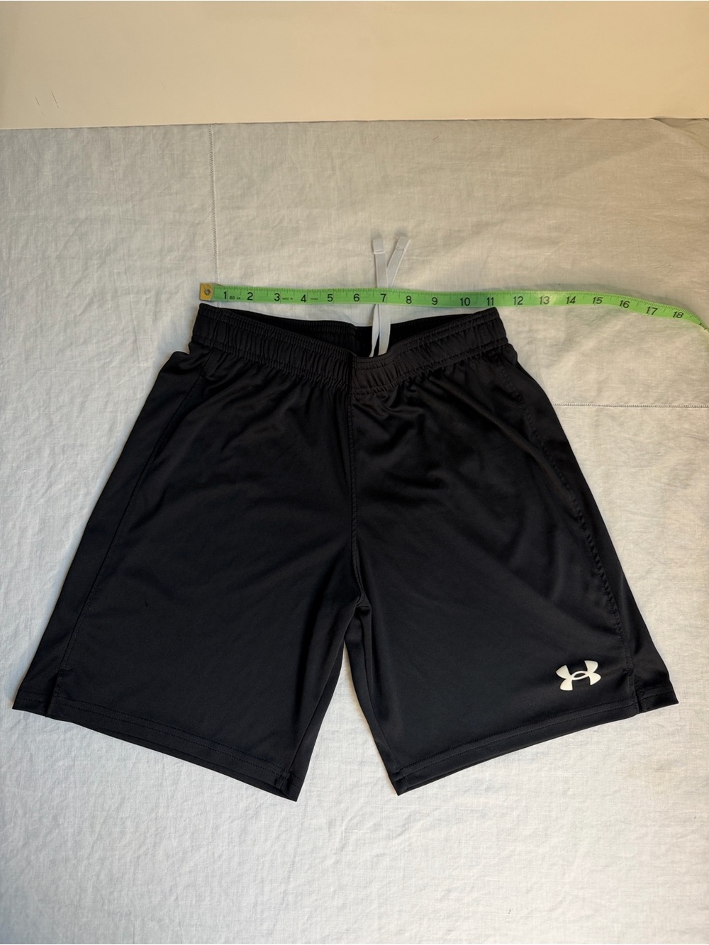 EUC Under Armour Kids' Black Athletic Shorts Large Youth
